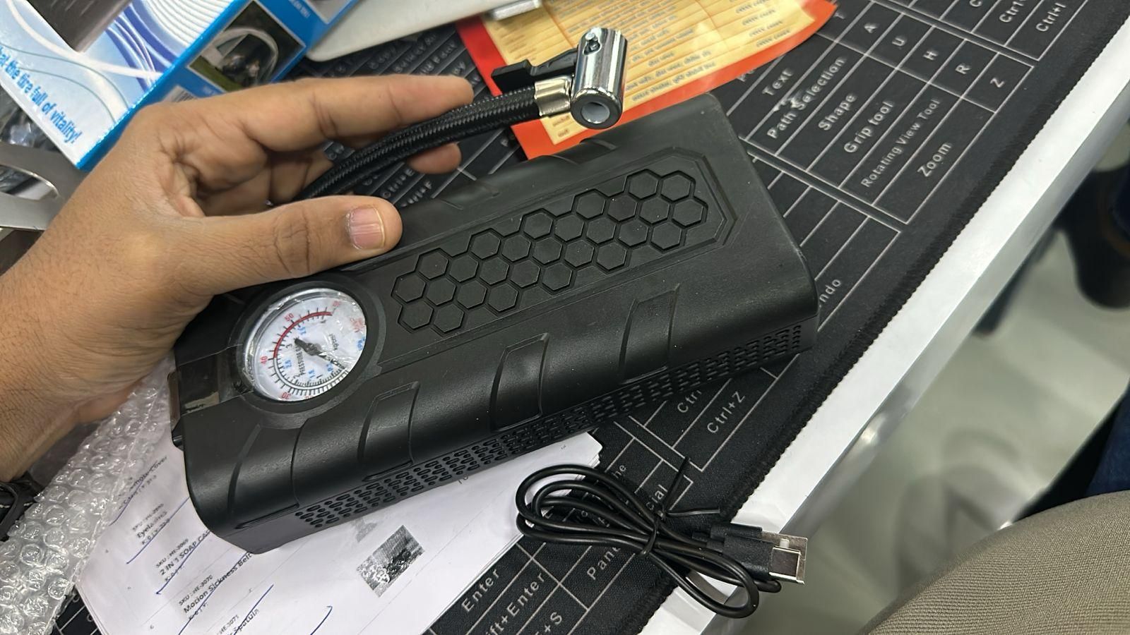 🚗 Portable Air Compressor Tire Inflator (Battery Powered)